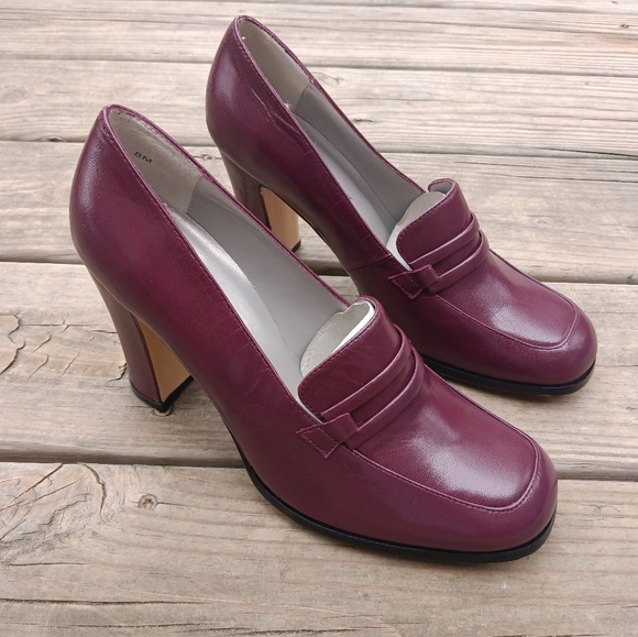 🆕Newport News Maroon Purple Genuine Leather Loafer Heels Women's Size 8M - Picture 1 of 16